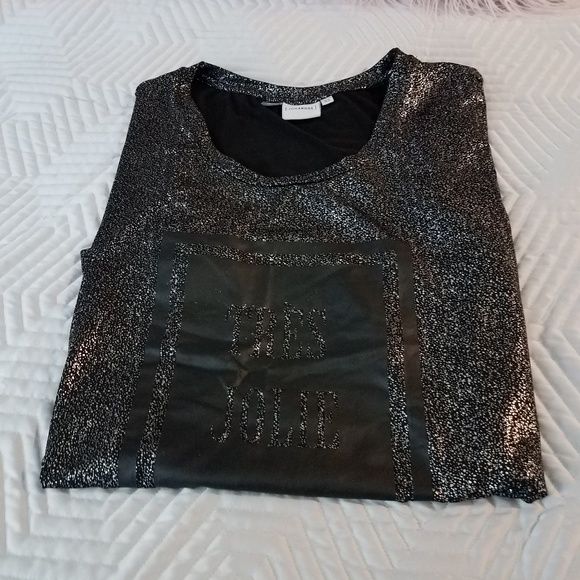 Junarose "Tres Jolie" Tee - Picture 1 of 4